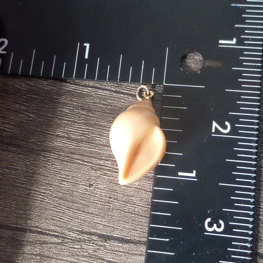 Caramel Shell Pendant P243 - Picture 3 of 3